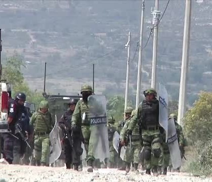 Armata mexicana, in razboi cu hotii de petrol. Cel putin 10 oameni au murit, dupa ce talharii au folosit scuturi umane Armata mexicana, in razboi cu hotii de petrol. Cel putin 10 oameni au murit, dupa ce talharii au folosit scuturi umane