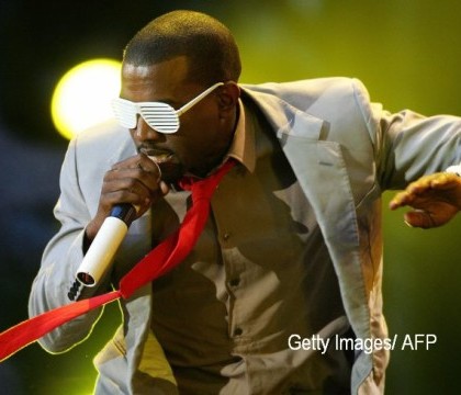 Conturile de Twitter si Instagram ale rapperului Kanye West au fost dezactivate vineri