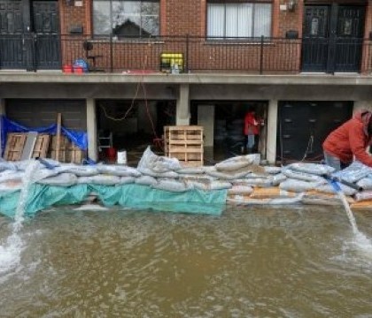 Stare de urgenta in urma inundatiilor grave din Montreal. "Oamenii trebuie evacuati, plang in barci ca niste bebelusi" Stare de urgenta in urma inundatiilor grave din Montreal. "Oamenii trebuie evacuati, plang in barci ca niste bebelusi"