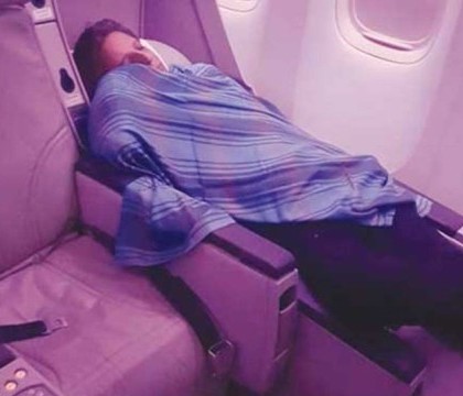 Pilotul unui avion, surprins dormind in timpul unui zbor Islamabad-Londra. La bord se aflau 305 pasageri