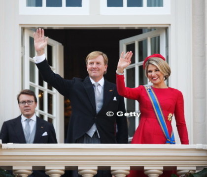 Regele care duce o viata secreta de copilot. Zbura de doua ori pe luna cu avioane de linie fara ca pasagerii sa stie