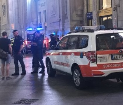 Un atacator a injunghiat un politist si doi soldati in principala gara din Milano. Agresorul e un italian de origine marocana Un atacator a injunghiat un politist si doi soldati in principala gara din Milano. Agresorul e un italian de origine marocana
