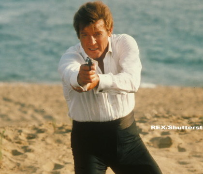 Celebrul actor Roger Moore, cunoscut pentru rolurile din seria James Bond, a murit la varsta de 89 de ani - VIDEO