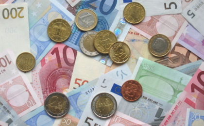 Euro bate in retragere? Cateva banci au afisat rate de schimb mai mici decat ieri, in timp ce BNM a stabilit un curs mai mare Euro bate in retragere? Cateva banci au afisat rate de schimb mai mici decat ieri, in timp ce BNM a stabilit un curs mai mare