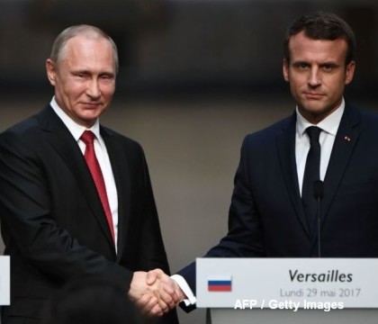 Macron, sfidator la intalnirea cu Putin. A numit 2 televiziuni ruse "organe de propaganda" si a amenintat cu riposte in Siria