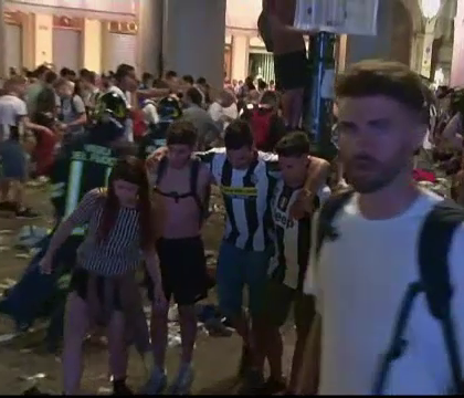 1.000 de raniti, la Torino, in timpul finalei Ligii Campionilor, dupa ce un fan a anuntat o bomba. Baietel in stare grava