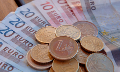 Euro, cu un leu mai ieftin. Cotatia stabilita de BNM pentru euro si dolar si cursul afisat la casele de schimb valutar Euro, cu un leu mai ieftin. Cotatia stabilita de BNM pentru euro si dolar si cursul afisat la casele de schimb valutar