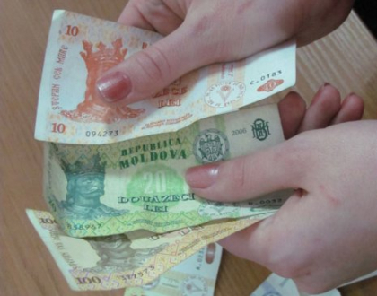 Euro si dolarul se ieftinesc cu un leu. Ce curs a afisat pentru maine Banca Nationala Euro si dolarul se ieftinesc cu un leu. Ce curs a afisat pentru maine Banca Nationala