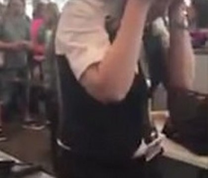 Incident pe Aeroportul din Bruxelles, dupa ce unui pasager i-a fost oprita trecerea. Scandalul iscat in aeroport - VIDEO Incident pe Aeroportul din Bruxelles, dupa ce unui pasager i-a fost oprita trecerea. Scandalul iscat in aeroport - VIDEO