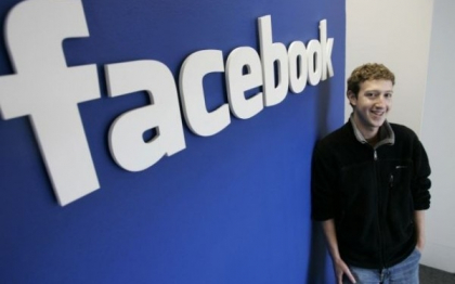 Facebook a interzis reclama unei companii din cauza pozei afisate. Cine se afla in fotografie. FOTO