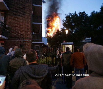 Marturii din infernul declansat in turnul care a luat foc in Londra. O femeie si-a aruncat bebelusul de la etajul 9 sau 10