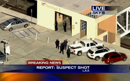 Imagini ale terorii in aeroportul din Los Angeles unde un agent TSA a murit. Mesajul atacatorului