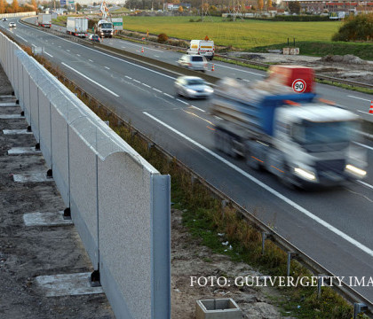 Accident grav in Franta, din cauza unui baraj rutier instalat de migranti. Soferul unui camion polonez a murit