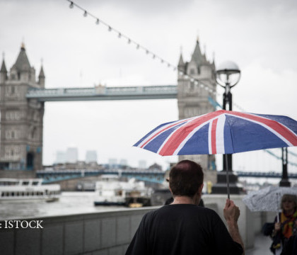 Moldovenii cu pasapoarte romanesti si toti europenii din Marea Britanie, pusi sa se inregistreze daca vor sa ramana dupa Brexit. May: E o oferta generoasa