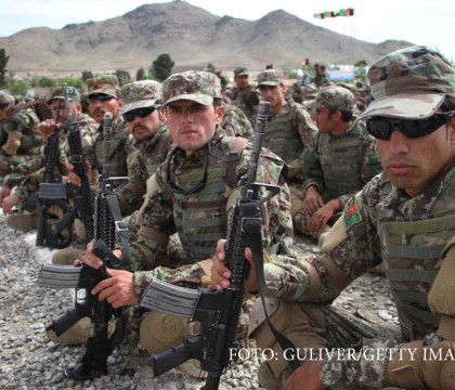 Americanii au aruncat milioane de dolari pe uniforme inutile pentru armata afgana. Ministrului i s-a parut imprimeul dragut Americanii au aruncat milioane de dolari pe uniforme inutile pentru armata afgana. Ministrului i s-a parut imprimeul dragut