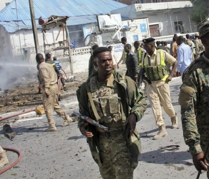 Atentat in capitala Somaliei. Sapte morti si 12 raniti dupa ce o masina a explodat in fata unei sectii de politie - VIDEO