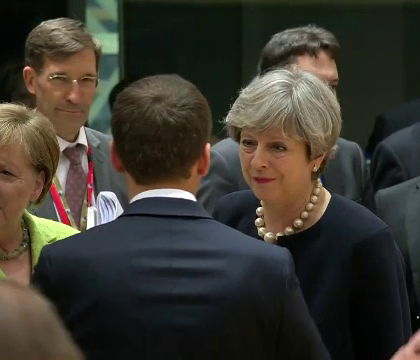 Planurile Theresei May pentru europenii, inclusiv romani, stabiliti in UK, dezvaluite la Bruxelles: "Le aparam drepturile" Planurile Theresei May pentru europenii, inclusiv romani, stabiliti in UK, dezvaluite la Bruxelles: "Le aparam drepturile"