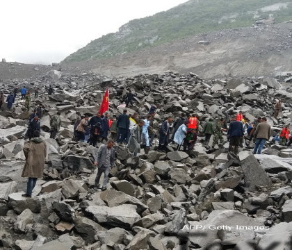 Alunecare de teren uriasa in China: 46 de case complet acoperite si cel putin 141 de oameni disparuti. VIDEO Alunecare de teren uriasa in China: 46 de case complet acoperite si cel putin 141 de oameni disparuti. VIDEO