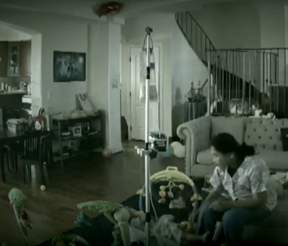 Au instalat o camera in casa pentru a-si supraveghea bona. Ce a vazut pe imagini o mama din SUA a ingrozit-o Au instalat o camera in casa pentru a-si supraveghea bona. Ce a vazut pe imagini o mama din SUA a ingrozit-o