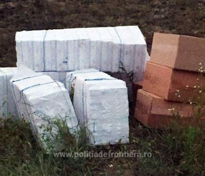 Focuri de arma la frontiera romana pentru oprirea unor contrabandisti de tigari: un roman, retinut de catre autoritatile din RM dupa ce a trecut inot raul Prut. Ce au descoperit politistii din Botosani Focuri de arma la frontiera romana pentru oprirea unor contrabandisti de tigari: un roman, retinut de catre autoritatile din RM dupa ce a trecut inot raul Prut. Ce au descoperit politistii din Botosani