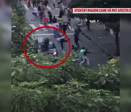 Suparat ca trebuie sa ocoleasca, un sofer a intrat in plin intr-un grup de tineri care se dadeau cu skateboardul pe strada