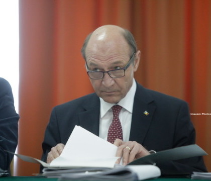 Basescu: Ne retragem de la audieri, nu participam nici la sedinta de investire a Guvernului care produce soc si groaza