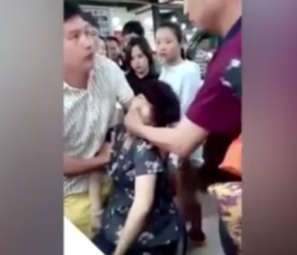 Cand a vazut cat costa, a scapat-o din mana. Momentul in care o femeie din China a lesinat in magazin din cauza socului suferit - VIDEO