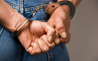 Un barbat din Briceni, condamnat la 7 ani de inchisoarea pentru ca si-a ucis in batai mama. "Femeia refuza sa-i lase casa prin testament" Un barbat din Briceni, condamnat la 7 ani de inchisoarea pentru ca si-a ucis in batai mama. "Femeia refuza sa-i lase casa prin testament"