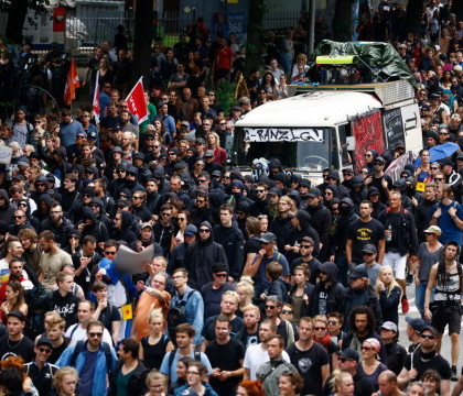 Noi violente la marsul organizat la finalul summitului G20 de la Hamburg. Reactia Angelei Merkel: "Condamn violenta extrema"