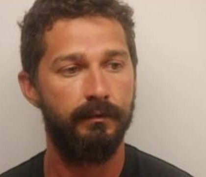 Inca un scandal cu Shia LaBeouf. Vedeta de la Hollywood a ajuns in catuse, dupa ce s-a imbatat si s-a luat de un politist Inca un scandal cu Shia LaBeouf. Vedeta de la Hollywood a ajuns in catuse, dupa ce s-a imbatat si s-a luat de un politist
