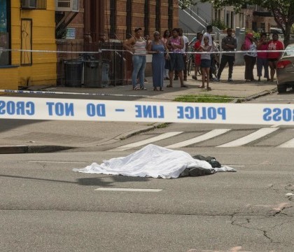 O femeie a fost decapitata dupa ce s-a aruncat in fata unui autobuz, in New York. Ce a povestit un martor - FOTO