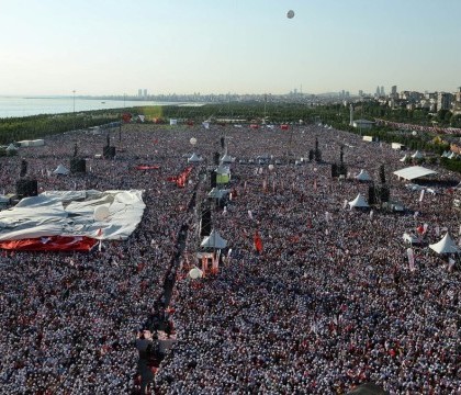 Protest urias cu sute de mii de oameni la Istanbul, impotriva presedintelui Recep Erdogan - VIDEO Protest urias cu sute de mii de oameni la Istanbul, impotriva presedintelui Recep Erdogan - VIDEO
