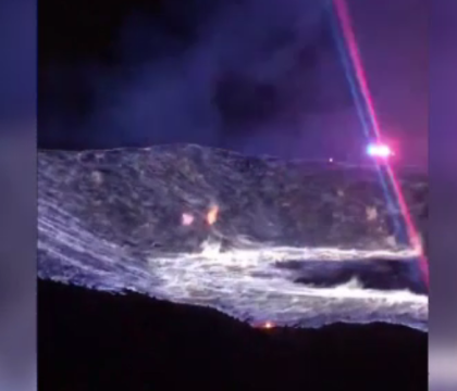Imagini spectaculoase la un incendiu din SUA. Cascade de flacari dupa ce o movila de sulf a luat foc Imagini spectaculoase la un incendiu din SUA. Cascade de flacari dupa ce o movila de sulf a luat foc