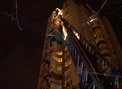 FOTO. Incendiu de proportii in capitala: Un apartament, facut SCRUM, iar proprietarul a murit la spital