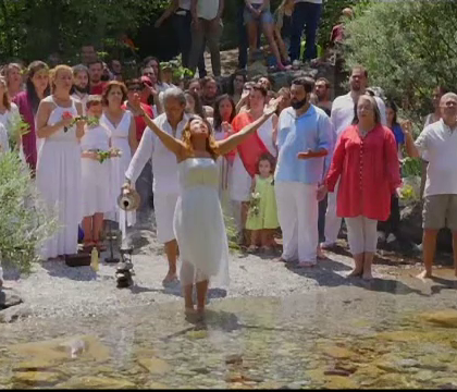 Zile de festival in Grecia. Sute de greci pornesc intr-un pelerinaj spre radacinile culturii lor, la poalele Muntelui Olimp