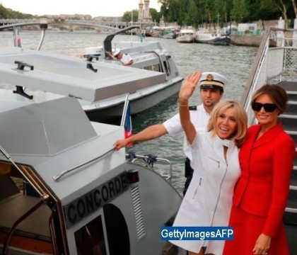 Melania Trump a intalnit-o pentru prima data pe Brigitte Macron. Gluma pe seama tinutelor celor doua Prime Doamne - FOTO