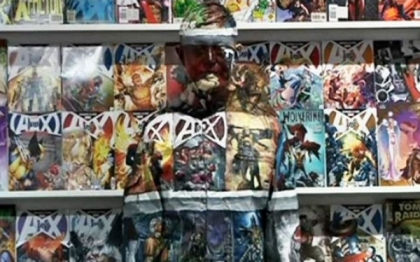 "Omul cameleon" a uimit Venezuela. Cum a ajuns artistul Liu Bolin "invizibil" "Omul cameleon" a uimit Venezuela. Cum a ajuns artistul Liu Bolin "invizibil"