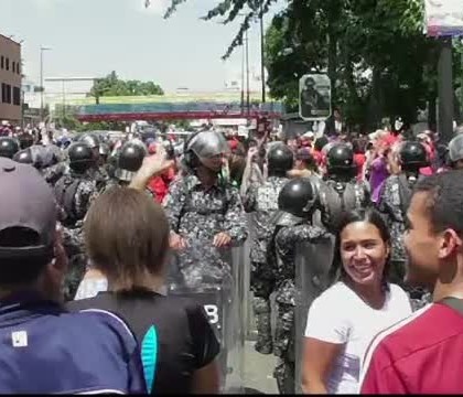 Focuri de arma in Venezuela, la referendumul neoficial privind Constitutia. Doua persoane au fost ucise