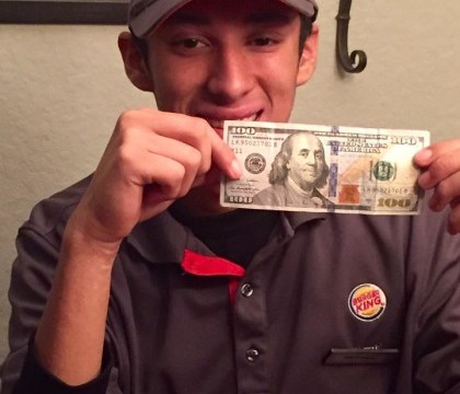 Cum a castigat un angajat dintr-un fast-food un bacsis de 100 de dolari. Gestul care a deveniit viral