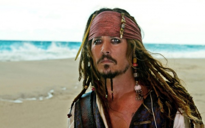 Johnny Depp s-a ranit in timp ce se afla la filmarile pentru Piratii din Caraibe 5. Actorul vine in SUA pentru operatie Johnny Depp s-a ranit in timp ce se afla la filmarile pentru Piratii din Caraibe 5. Actorul vine in SUA pentru operatie