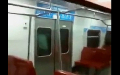 Ce se intampla in momentul in care usile unui metrou din Venezuela se deschid, dimineata. VIDEO