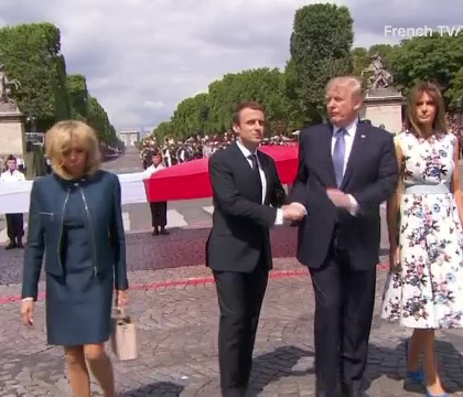 Interviu bizar al lui Donald Trump in New York Times: "Lui Macron ii place la nebunie sa ma stranga de mana" Interviu bizar al lui Donald Trump in New York Times: "Lui Macron ii place la nebunie sa ma stranga de mana"
