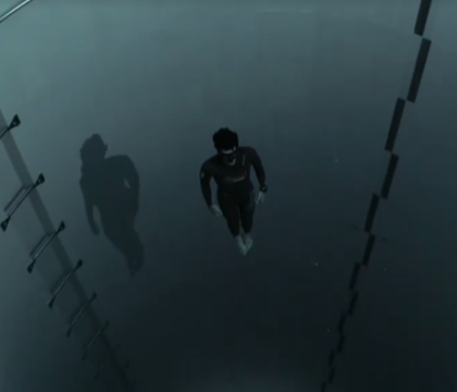 Un francez, impatimit al sporturilor extreme, a reusit sa se scufunde in cel mai adanc bazin din lume - VIDEO