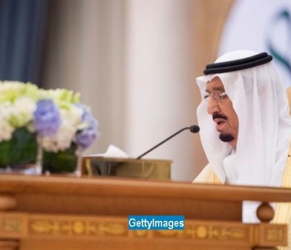 Regele Arabiei Saudite a ordonat arestarea unui print saudit, dupa ce acesta a fost filmat in timp ce agresa fizic 2 barbati