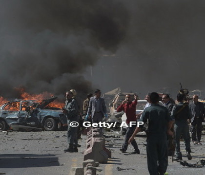 Cel putin 24 de morti si 42 de raniti intr-un atentat sinucigas la Kabul. Resedinta unui oficial se afla in zona - FOTO Cel putin 24 de morti si 42 de raniti intr-un atentat sinucigas la Kabul. Resedinta unui oficial se afla in zona - FOTO
