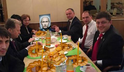 Cea mai aprinsa dezbatere de pe Internet: A murit sau nu Putin? "Nu de-asta pute in Moscova". GALERIE FOTO Cea mai aprinsa dezbatere de pe Internet: A murit sau nu Putin? "Nu de-asta pute in Moscova". GALERIE FOTO