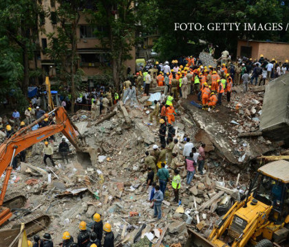 O cladire cu 4 etaje s-a prabusit peste locatari in Mumbai. Pompierii cauta in continuare peste 20 de oameni O cladire cu 4 etaje s-a prabusit peste locatari in Mumbai. Pompierii cauta in continuare peste 20 de oameni