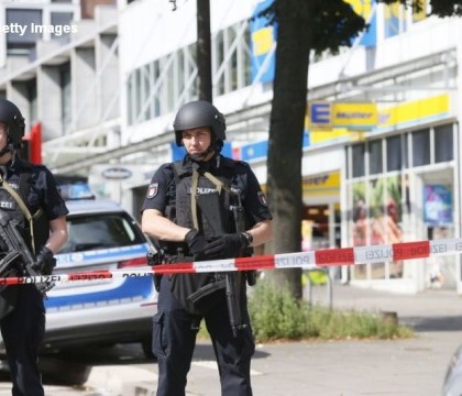 Atac in Hamburg: un mort si mai multi raniti. Agresorul ar fi strigat "Allahu Akbar"