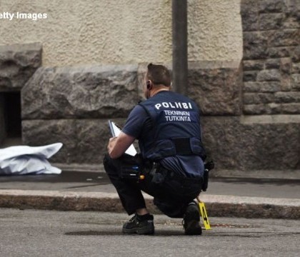 Un barbat a intrat cu masina in multime la Helsinki: un mort si patru raniti. Presa internationala: Soferul parea sa fie beat