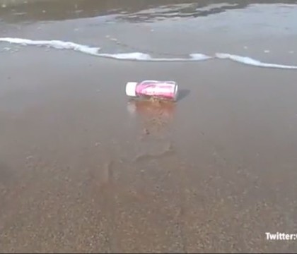 Un britanic a aruncat in mare sute de sticle cu mesaje, pentru a-si gasi sufletul pereche. Reactiile dure de care a avut parte
